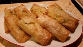 bourekakia-me-poure-kai-laxanika1.jpg