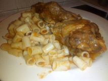 zugouri-kokkinisto-me-kofto-makaronaki.jpg