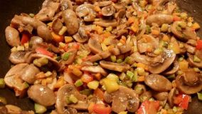 sfoliata-me-turenia-gemish-laxanikwn1.jpg