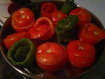 domates-kai-piperies-gemistes-me-ryzi1.jpg