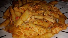 kotopoylo-me-penes-kai-liasti-ntomata.jpg