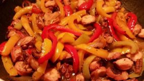 xtapodi-glukoksino-me-piperies1.jpg