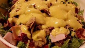 salata-marouli-me-liasth-ntomata1.jpg