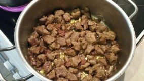 xoirines-boukies-me-saltsa-mayris-byras2.jpg